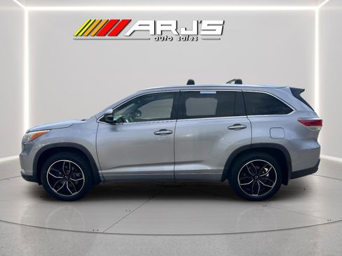 Used 2014 Toyota Highlander Limited w/ Driver Technology Package AWD/4WD image 2