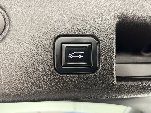 Certified 2022 Chevrolet Equinox Premier image 32