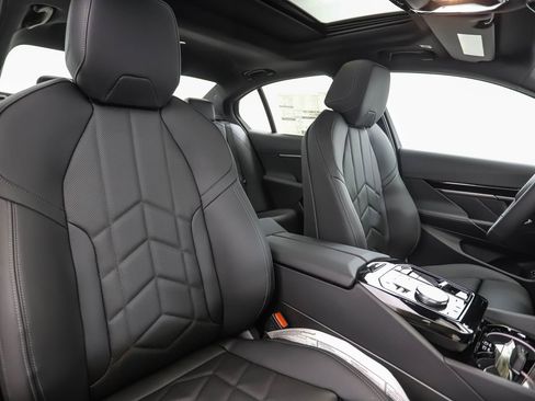 New 2026 BMW 530i xDrive 530i xDrive w/ M Sport Package image 32