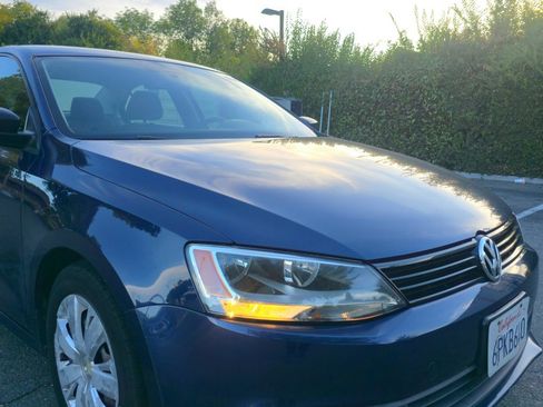 Used 2011 Volkswagen Jetta Sedan FWD image 3