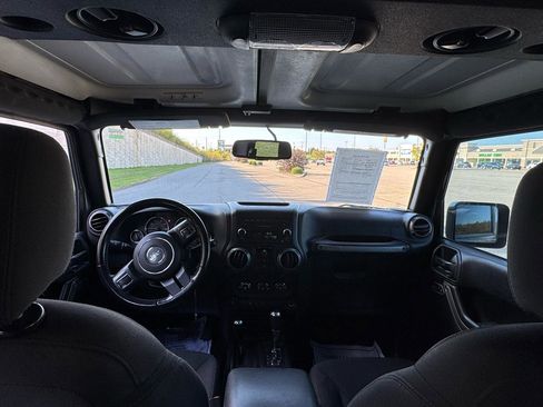 Used 2018 Jeep Wrangler Unlimited Sport S AWD/4WD image 16