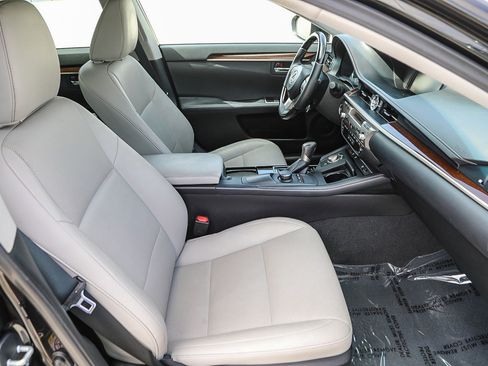 Used 2017 Lexus ES 350 FWD image 16