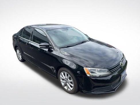 Used 2013 Volkswagen Jetta SE FWD image 2