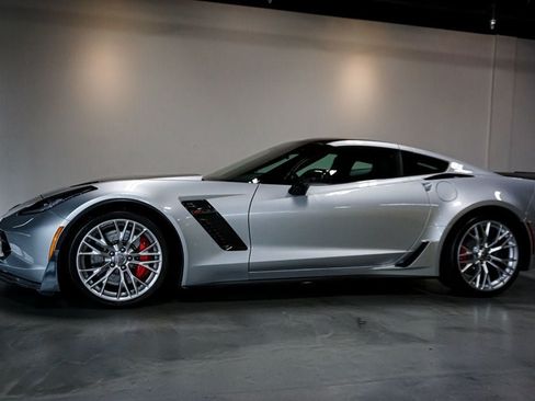 Used 2016 Chevrolet Corvette Z06 w/ 3LZ Preferred Equipment Group RWD image 47