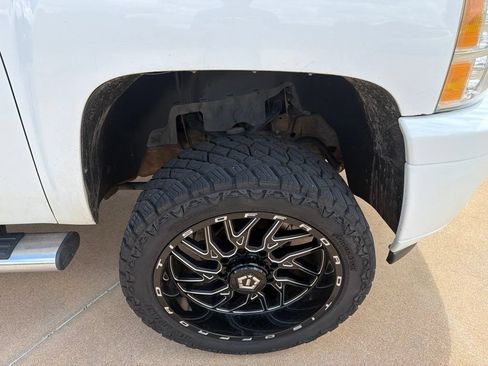 Used 2014 Chevrolet Silverado 2500 LTZ w/ LTZ Plus Package AWD/4WD image 8