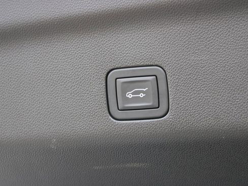 Used 2025 GMC Yukon Denali image 18