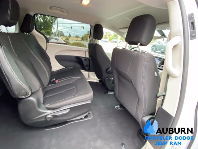 Used 2021 Chrysler Voyager L FWD image 15