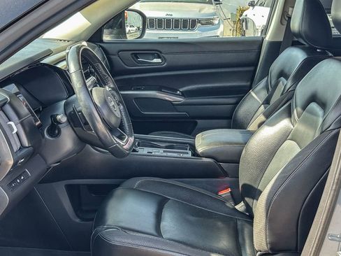 Certified 2022 Nissan Pathfinder SL FWD image 18