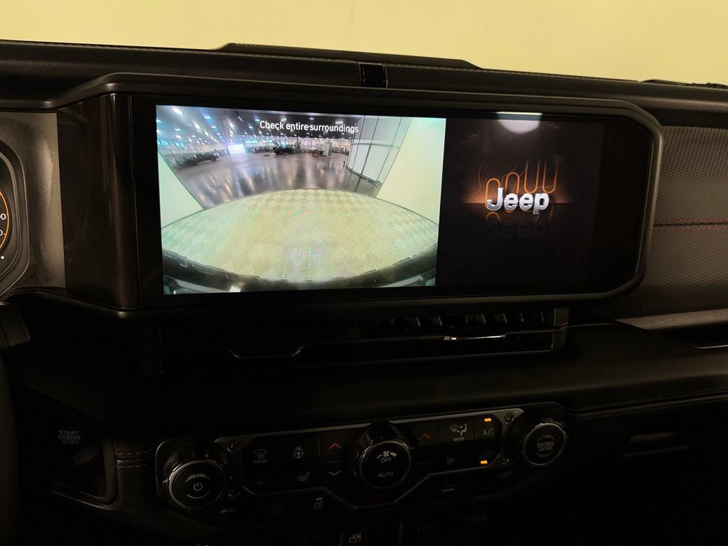 Used 2025 Jeep Wrangler Unlimited Rubicon w/ Convenience Group AWD/4WD image 21