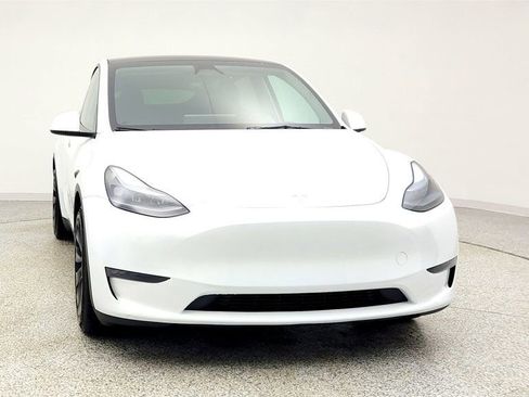 Used 2025 Tesla Model Y Performance image 2