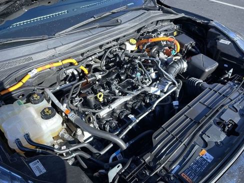 Used 2022 Ford Escape Titanium w/ Class II Trailer Tow Package image 31