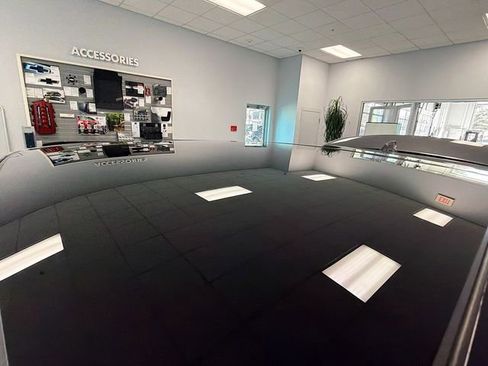 Used 2017 Jaguar F-PACE Premium image 21