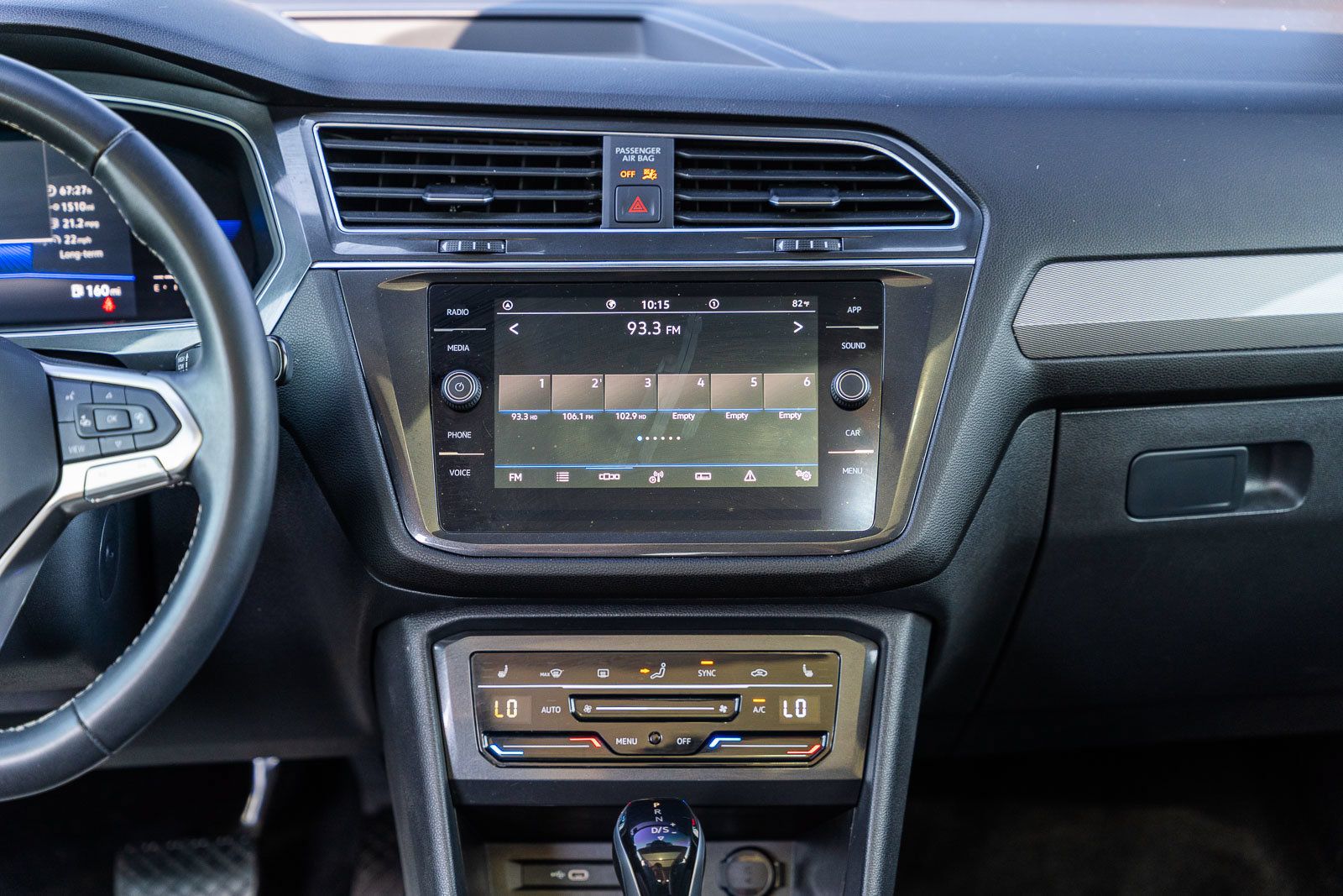 Used 2023 Volkswagen Tiguan SE w/ Panoramic Sunroof Package FWD image 31