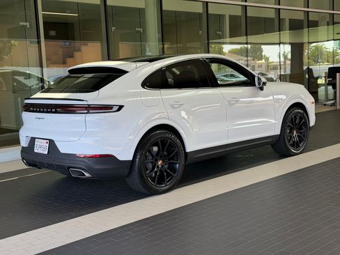 Certified 2025 Porsche Cayenne E-Hybrid Coupe AWD/4WD image 8