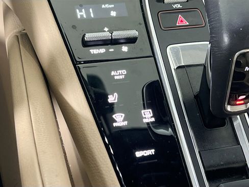 Used 2022 Porsche Cayenne AWD/4WD image 20