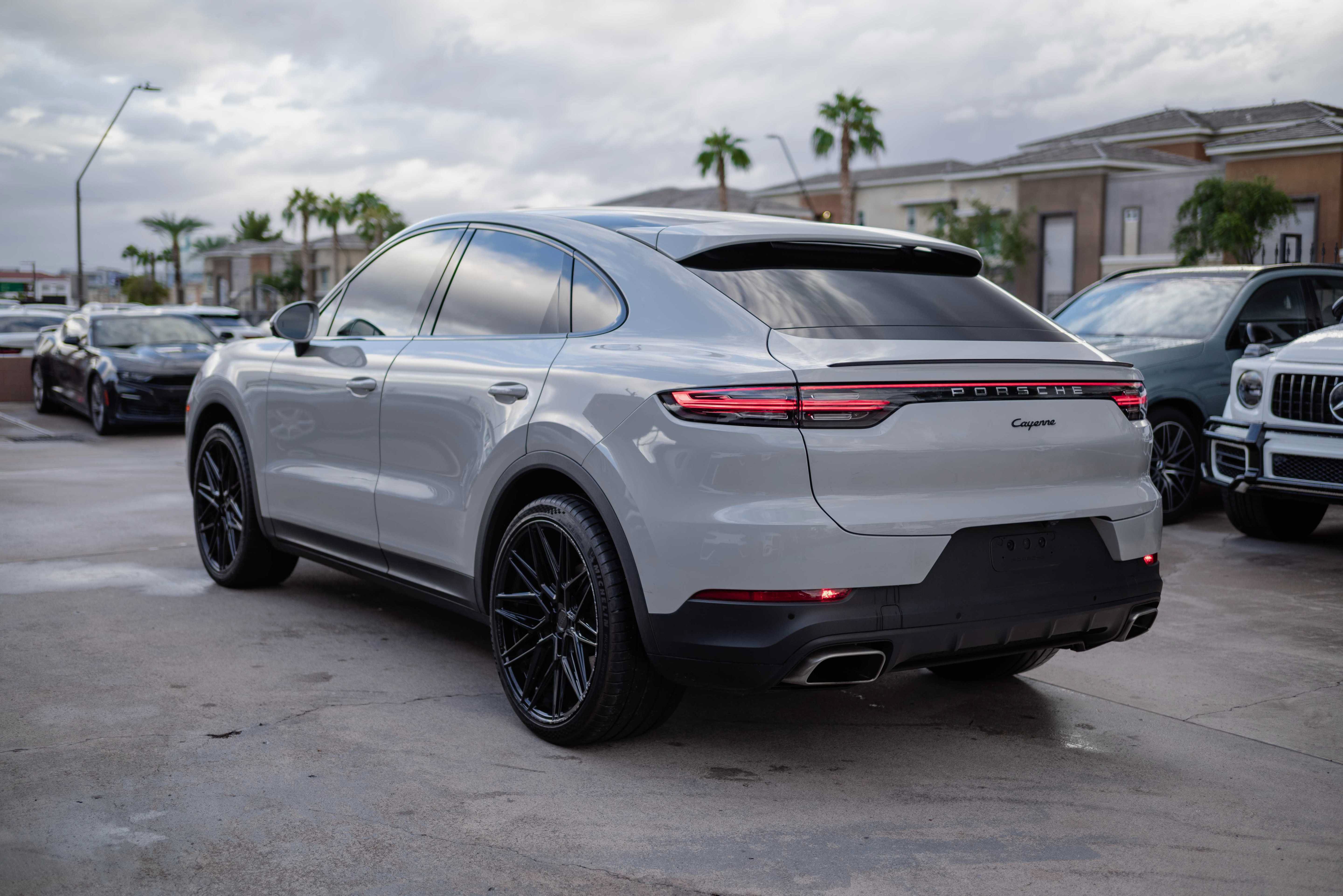 Used 2022 Porsche Cayenne Coupe AWD/4WD image 5