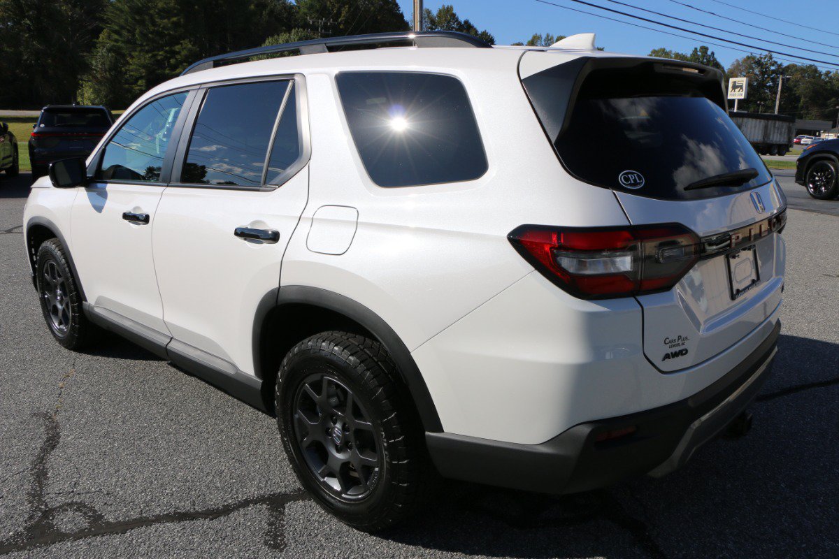 Used 2026 Honda Pilot TrailSport image 3