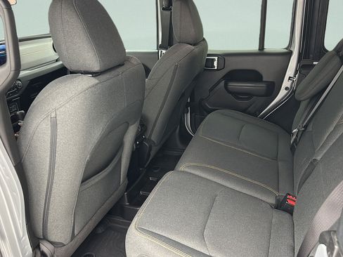 Used 2024 Jeep Wrangler Unlimited AWD/4WD image 10
