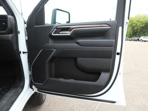 Used 2024 GMC Sierra 3500 SLE w/ SLE Convenience Package AWD/4WD image 9