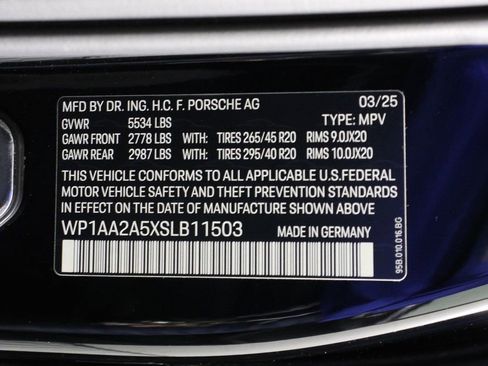 Certified 2025 Porsche Macan image 19