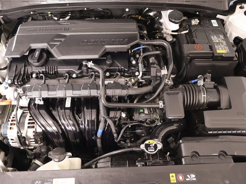 Used 2024 Hyundai Elantra SEL FWD image 19