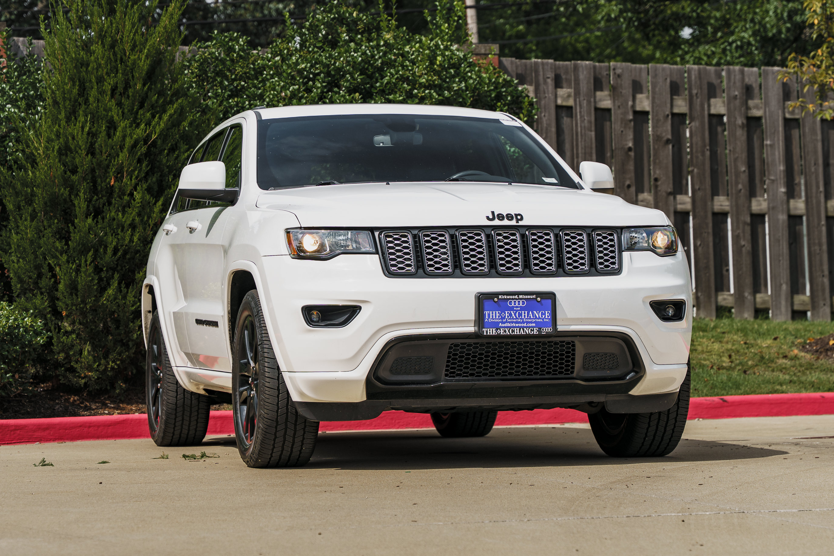 Used 2020 Jeep Grand Cherokee Altitude AWD/4WD image 1
