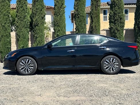 Used 2024 Nissan Altima 2.5 SV FWD image 7