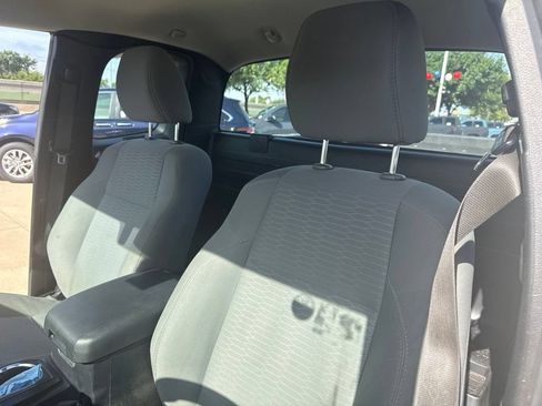 Used 2017 Toyota Tacoma SR RWD image 5