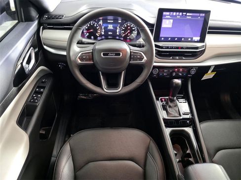 Certified 2025 Jeep Compass Limited image 13