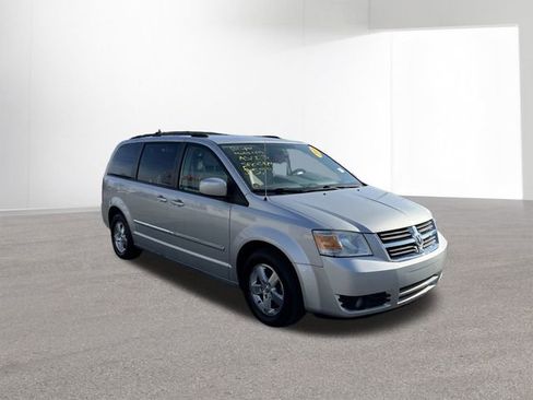 Used 2009 Dodge Grand Caravan SXT image 3