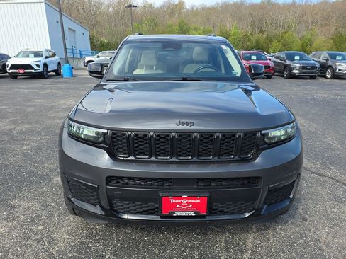 Used 2022 Jeep Grand Cherokee L Limited w/ Black Appearance Package image 3