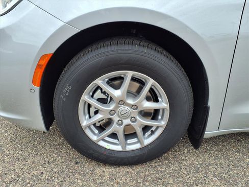 New 2026 Chrysler Pacifica Select FWD image 11