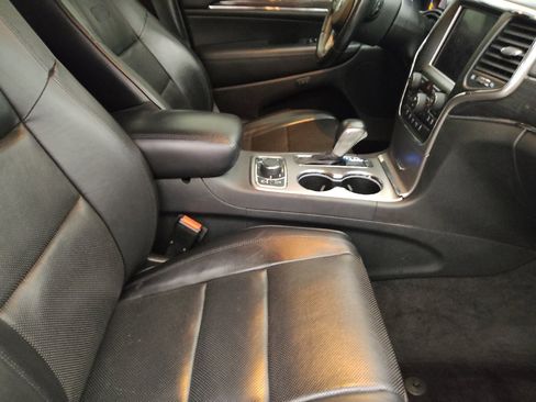 Used 2018 Jeep Grand Cherokee Overland AWD/4WD image 21