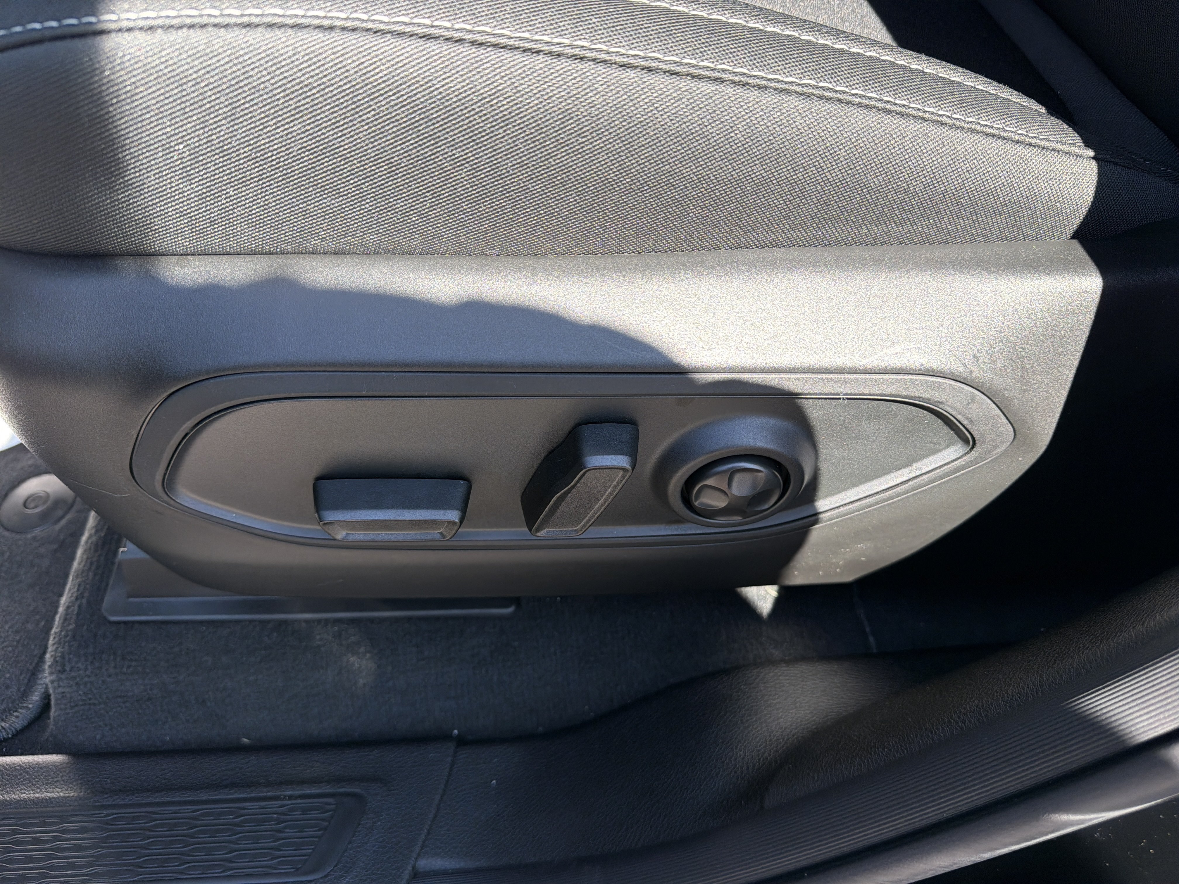 New 2027 Jeep Grand Cherokee Laredo X AWD/4WD image 17
