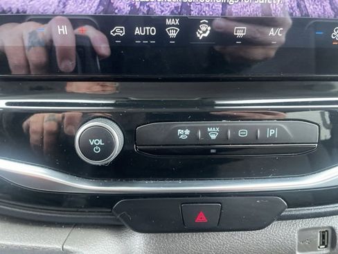 Used 2023 Ford Transit 350 XLT image 30