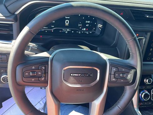 Used 2023 GMC Yukon Denali image 10