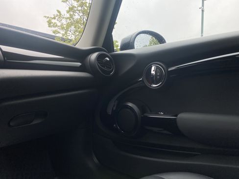 Used 2020 MINI Cooper 2-Door Hardtop FWD image 24