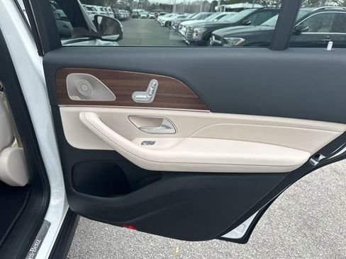 Used 2025 Mercedes-Benz GLS 450 4MATIC image 36