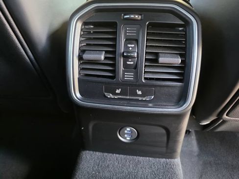 Used 2020 Porsche Macan AWD/4WD image 16