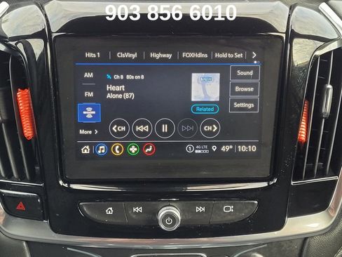 Used 2023 Chevrolet Traverse LT w/ Rear Camera Mirror Package image 17