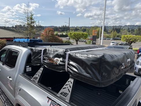 Used 2020 Toyota Tacoma TRD Sport w/ Technology Package image 15