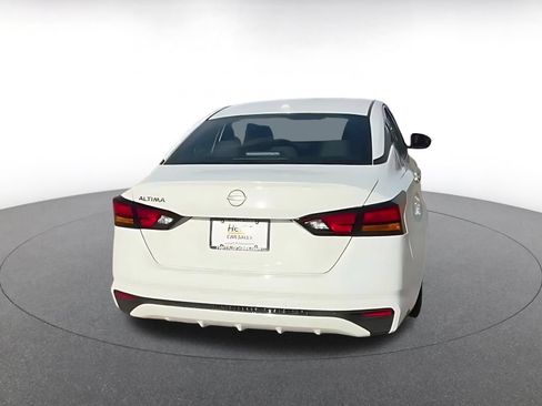 Used 2025 Nissan Altima 2.5 SV FWD image 14