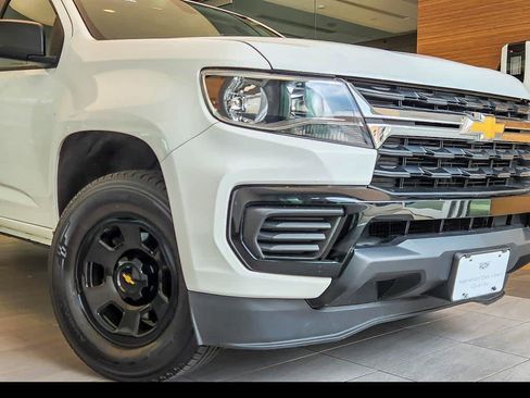 Used 2022 Chevrolet Colorado W/T RWD image 2