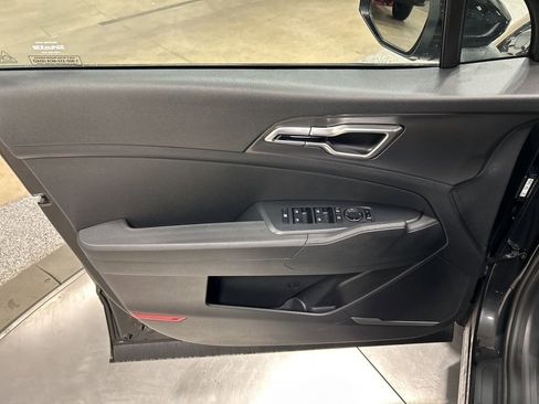 New 2026 Kia Sportage LX image 12