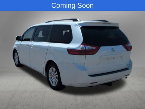 Used 2015 Toyota Sienna XLE FWD image 4
