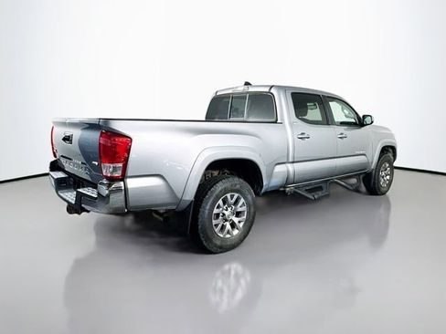 Used 2017 Toyota Tacoma SR5 w/ Tow Package AWD/4WD image 6
