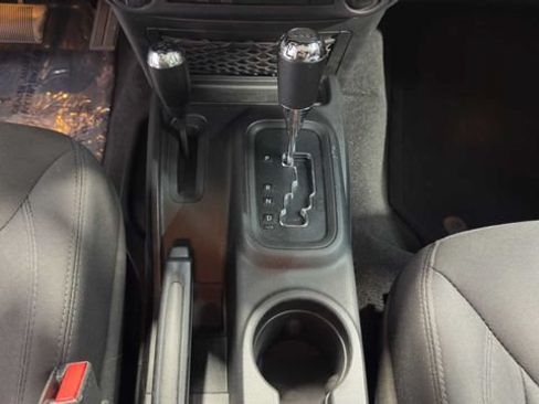 Used 2018 Jeep Wrangler Sport AWD/4WD image 19
