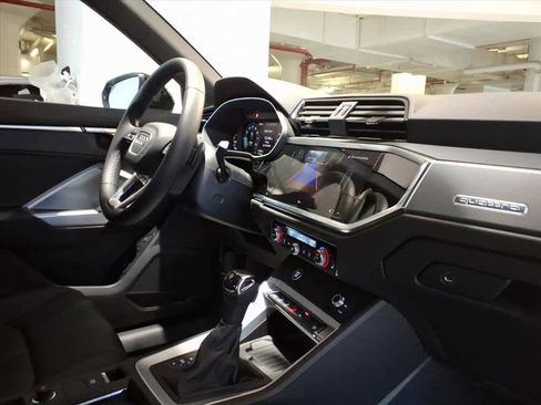 Certified 2025 Audi Q3 2.0T Premium w/ Convenience Package image 23