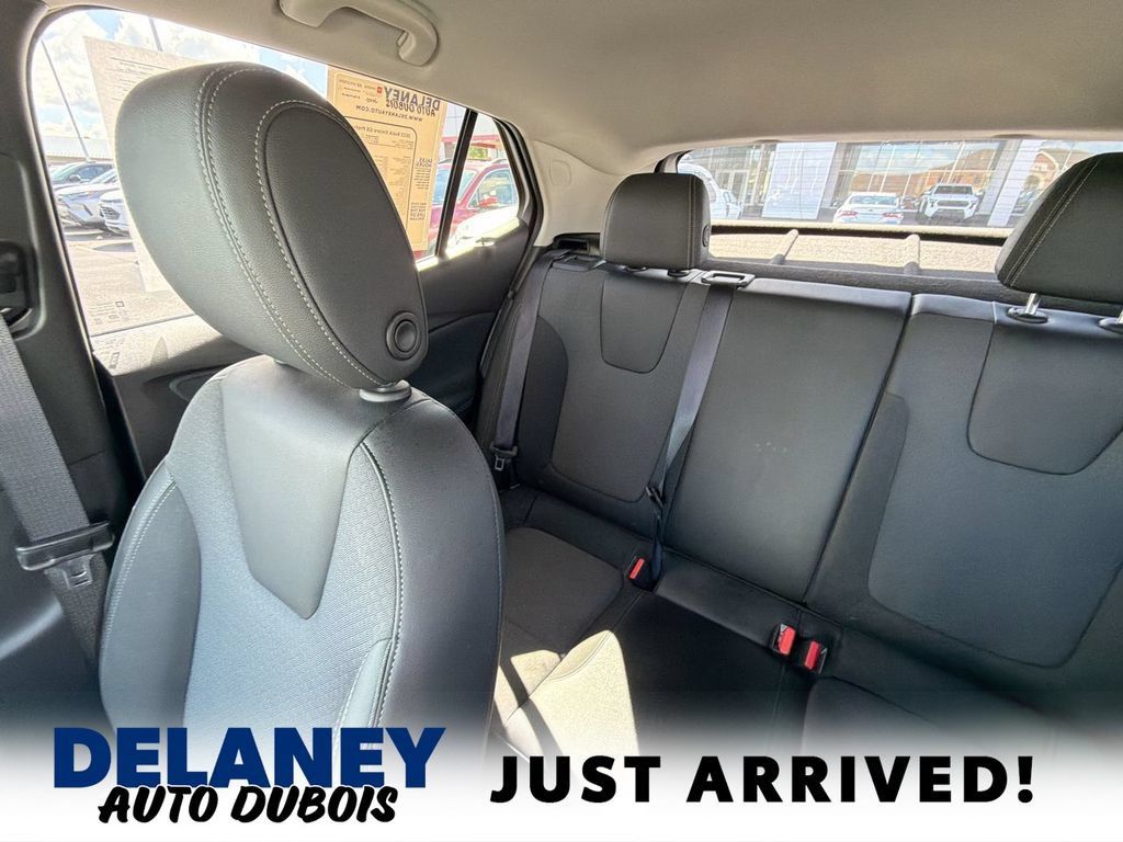 Used 2023 Buick Encore GX Preferred w/ Cold Weather Comfort Package FWD image 12