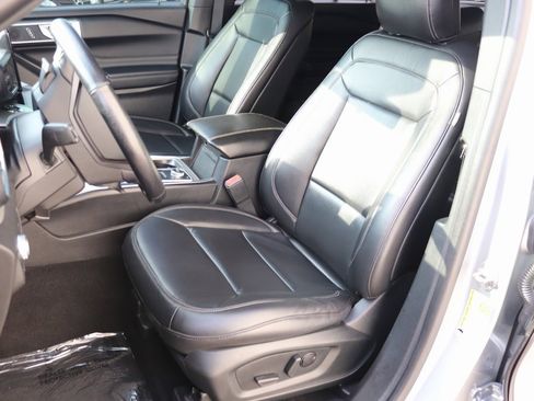 Used 2020 Ford Explorer XLT w/ Equipment Group 202A image 35
